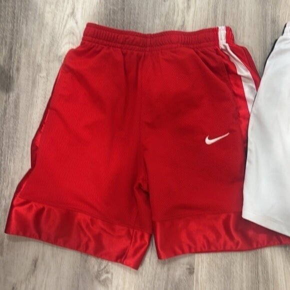 Nike Kids BASKETBALL  Red shorts boys size Large YOUTH - Picture 1 of 3